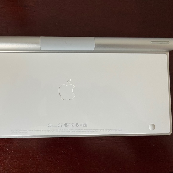 *READ DESCRIPTION *Apple A1314 Bluetooth Wireless Keyboard. - Picture 6 of 7